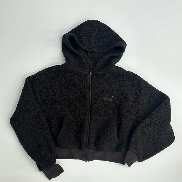 SKIMS Tops - SKIMS Teddy black zip hoodie size S